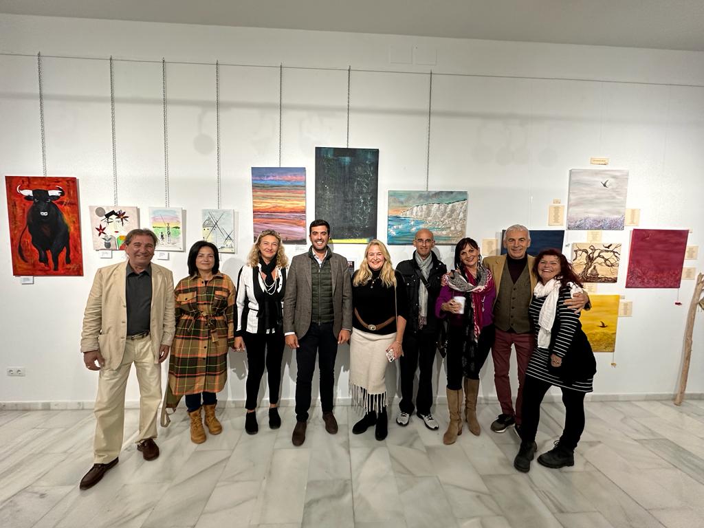 El colectivo Artefacto, vuelve a colgar sus obras en Mojácar, en el Centro Municipal de Arte La Fuente, abierta al público hasta el 17 de septiembre.